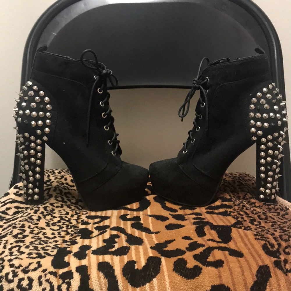Booties spikes